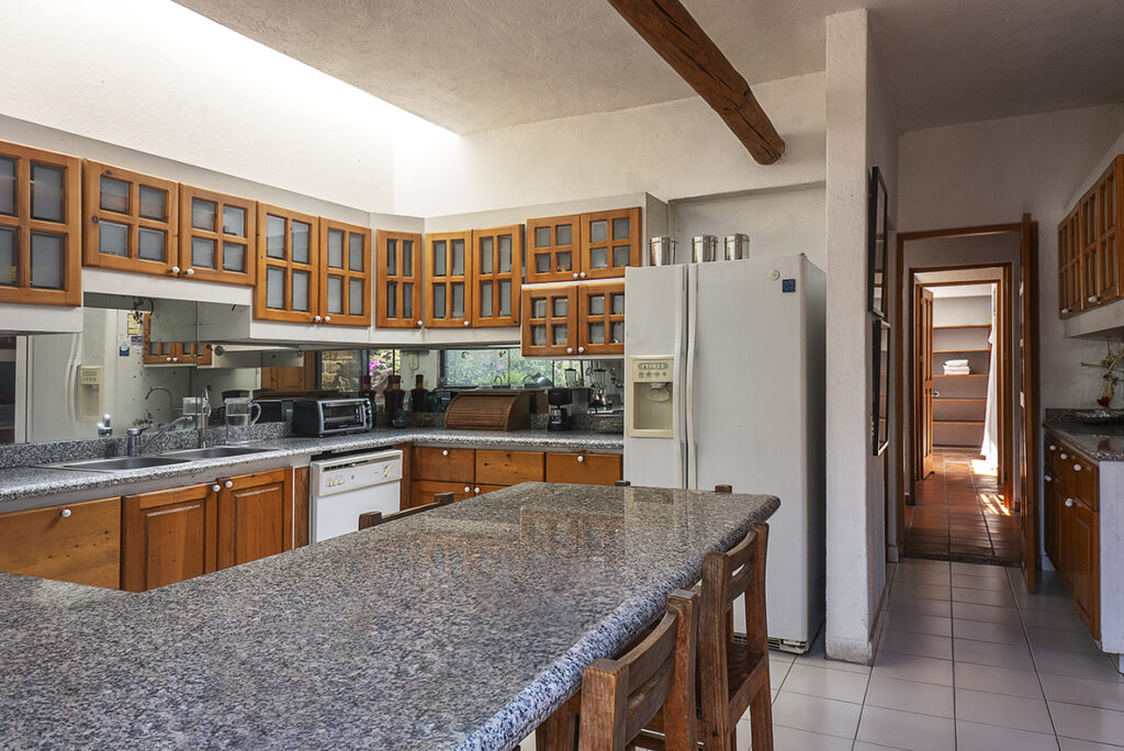 cocina equipada  en casa en Valle de bravo, renta vacacional, fotografía profesional
